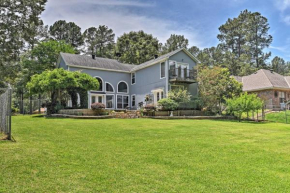 Cozy Lakefront Benton Home about 20 Mi to Shreveport!
